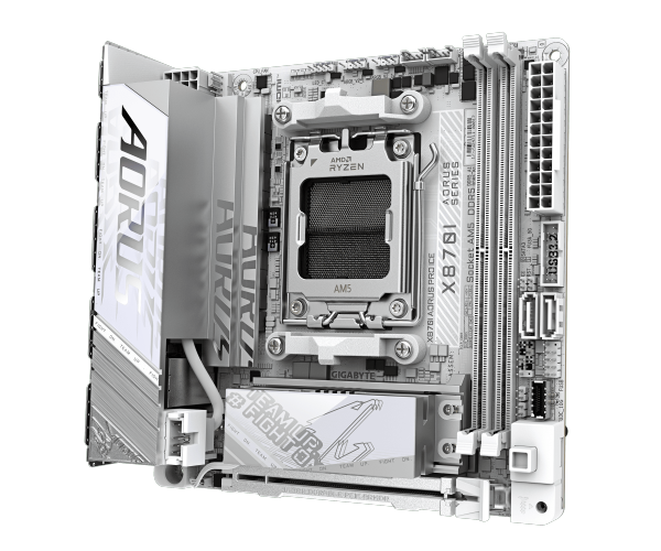 לוח אם GIGABYTE X870I AORUS PRO ICE MINI-ITX